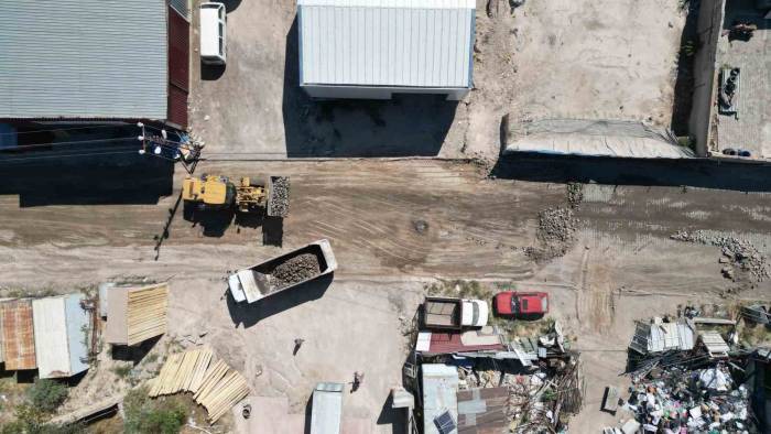 Sanayi Bölgesinde Sıcak Asfalt Çalışmalar Başladı