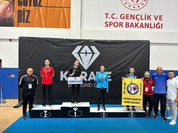 Nilüferli Karatecilerden 1 Altın 2 Bronz Madalya
