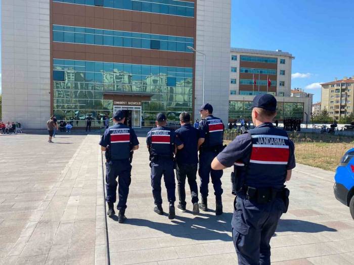 Fetö Ve Dolandırıcılıktan Aranan Zanlı Tutuklandı