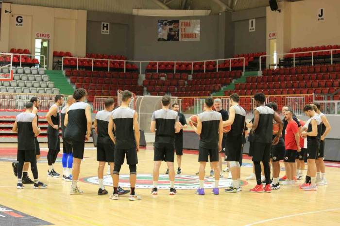 Beşok, “Yalova Şehrine Sezonun İlk Maçını Da Kazanıp Armağan Etmek İstiyoruz”