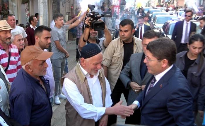 Bakan Tunç’a Kumluca’da Davul Zurnalı Karşılama