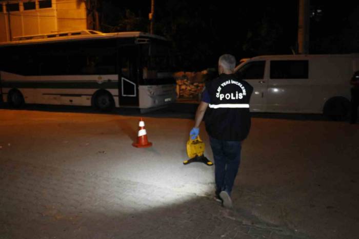 Otomobiliyle Seyir Halindeyken Başka Araçtan Ateş Açıldı, Sırtından Vuruldu
