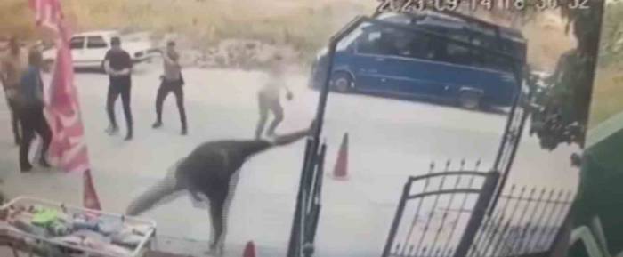 Polisi Bıçakla Yaralayan Hırsız Bacaklarından Vurularak Etkisiz Hale Getirildi