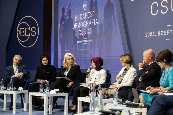 Bakan Göktaş, Macaristan’da “Budapeşte Demografi Zirvesi”ne Katıldı