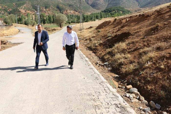 Kaymakam Özçelik, Kilit Parke Taşı Çalışmalarını İnceledi