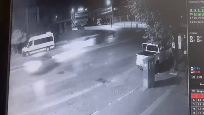 Bursa’da İki Aracın Kafa Kafaya Çarpıştığı Anlar Kamerada