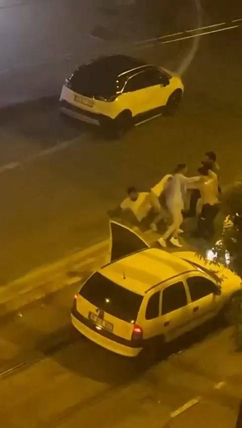 Kavga Ettiler, Domino Taşı Gibi Devrildiler