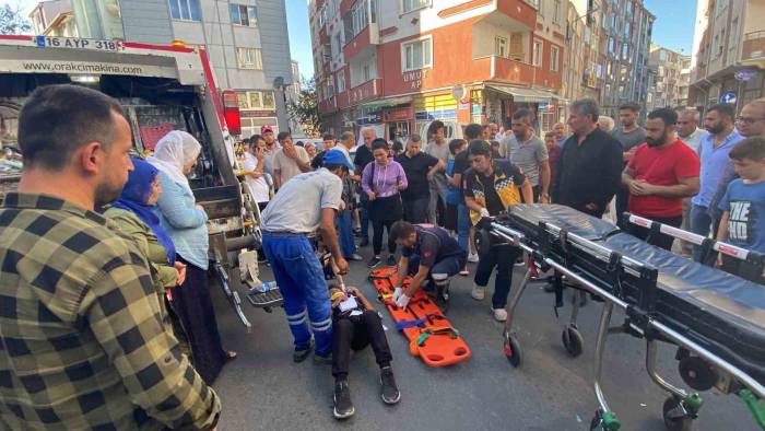 Çöp Kamyonuyla Bisikletin Çarpıştığı Kaza Kamerada: Yabancı Uyruklu Çocuk Yaralandı
