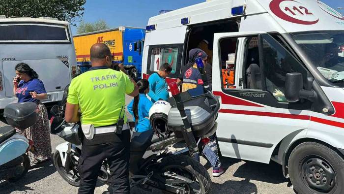 Dengesini Kaybederek Düşen Motosiklet Sürücüsü Yaralandı