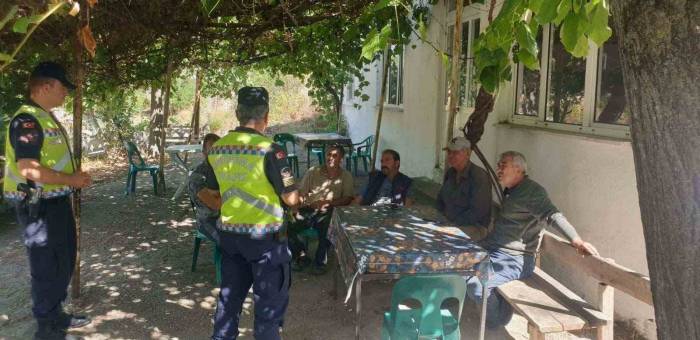 Jandarma Ekiplerinden Köylülere Yönelik Eğitim