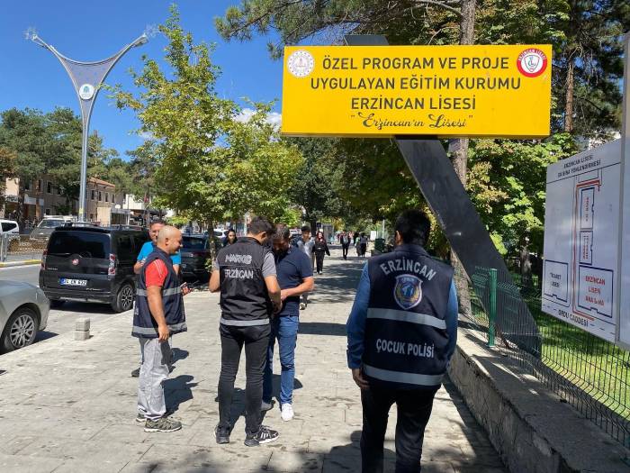 Okul Önlerinde Polis Denetimi