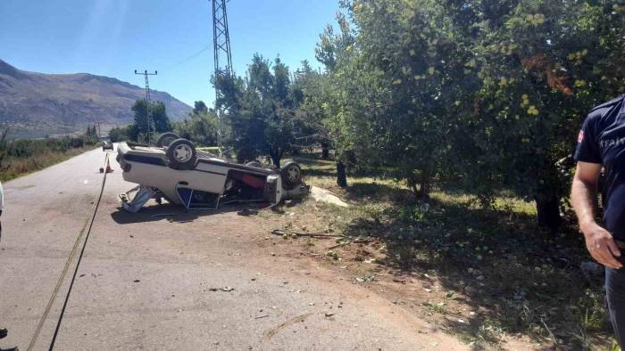 Polisin "Dur" İhtarına Uymayan Otomobil Takla Attı