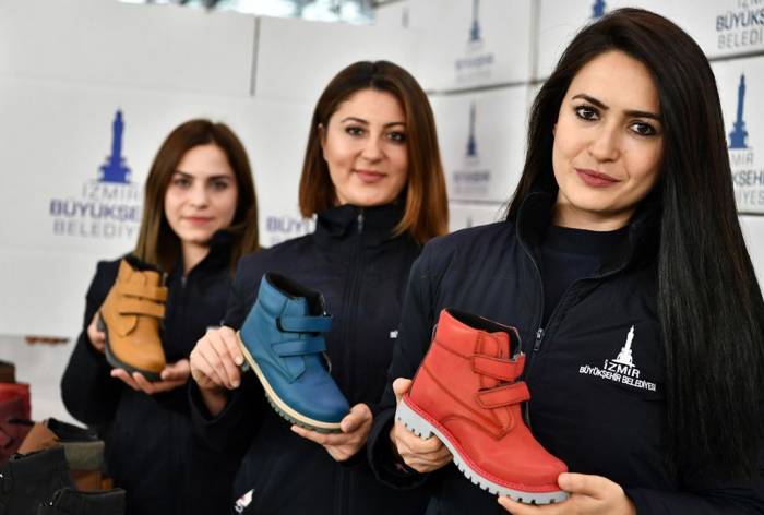 İzmir Büyükşehir’den 60 Bin Öğrenciye Destek