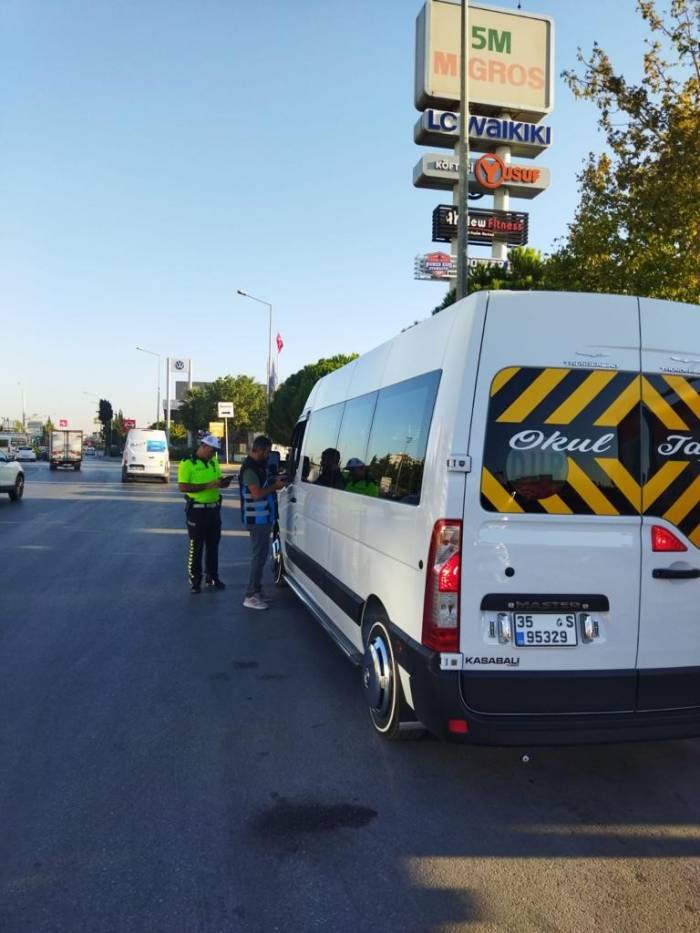 İzmir’de Okul Servisi Denetimlerinde 124 Sürücüye Ceza