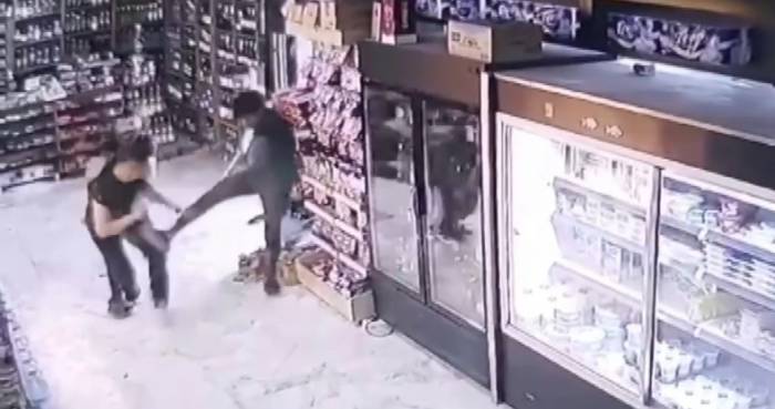 Kartal’da Tekel Bayi İçinde Bıçaklı Sopalı Kavga: 4 Yaralı