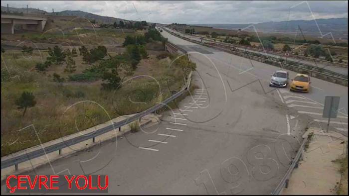 Dikkatsiz Sürücülerin Kaza Anı Güvenlik Kamerasında