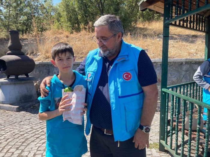 Kur’an Kursu Öğrencileri Doğa Yürüyüşünde Mıntıka Temizliği Yaptı