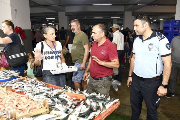 Kuşadası’ndaki Balık Tezgahlarında Sağlık Ve Hijyen Denetimi Yapıldı