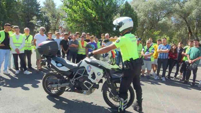 Muğla’da "Kaskınla Yol Ver Hayata" Sloganı İle Eğitim Verildi