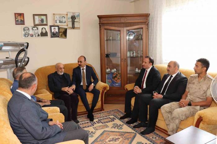 Kaymakamdan Şehit Babasına Ziyaret