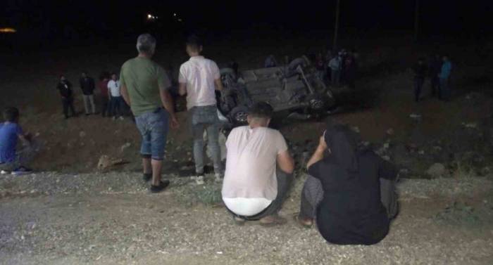 Eşini Hastaneye Götürürken Kaza Yaptı: 1 Ölü, 3 Yaralı