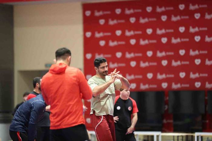 Serbest Güreş Milli Takımı, Belgrad’da Hazırlıklarını Sürdürdü