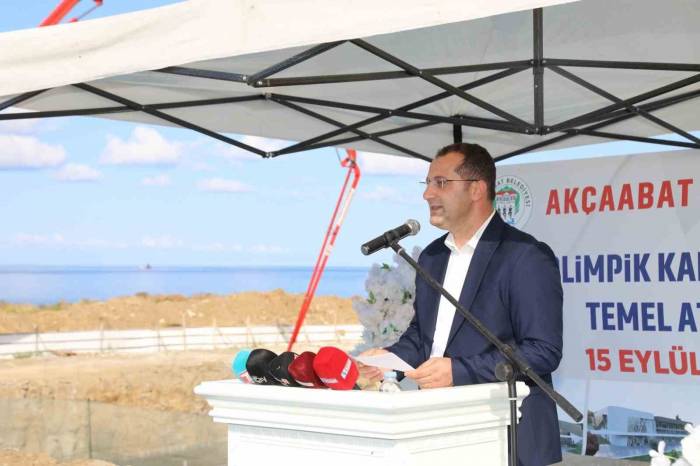 Akçaabat’ta Yarı Olimpik Yüzme Havuzunun Temeli Atıldı