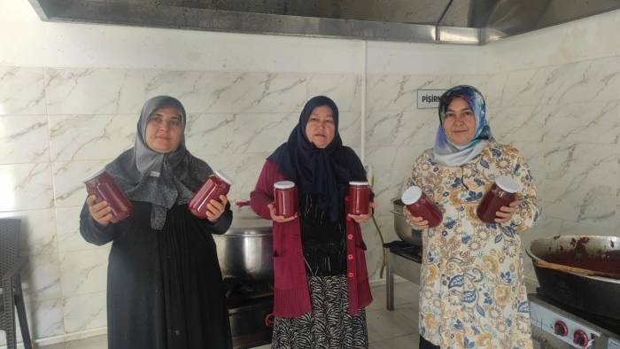 Maharetli Eller Hem Yöresel Ürünlere Hem De Ekonomiye Katkı Sunuyor