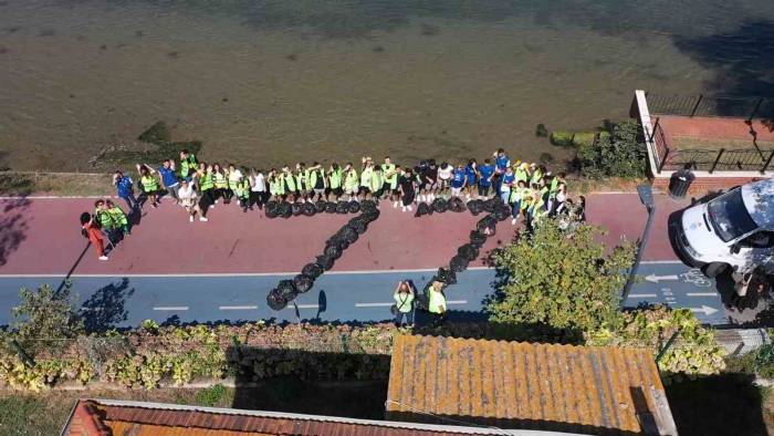 Yalova Sahilinden 1 Ton Çöp Toplandı