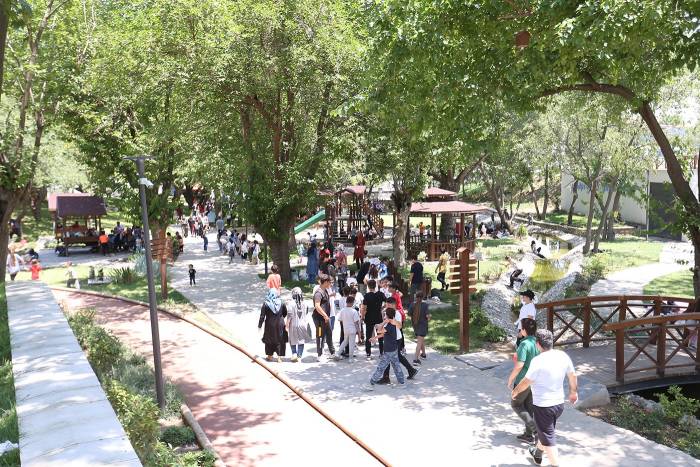 Sıcak Havadan Bunalan Denizlililer, Doğal Yaşam Parkı’nda Rahatlıyor