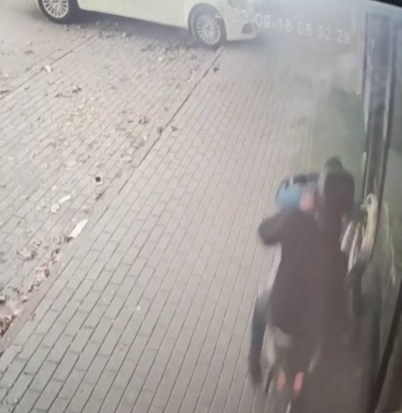 Nalburun Önünden Tel Çalan Şüpheliler Kameraya Yakalandı