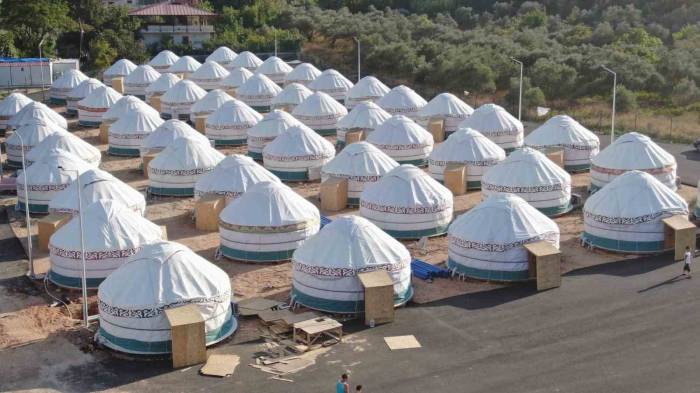 Görünümleriyle Dikkat Çeken Kırgız Çadırları, Depremzede Vatandaşların Yeni Yuvası Oldu