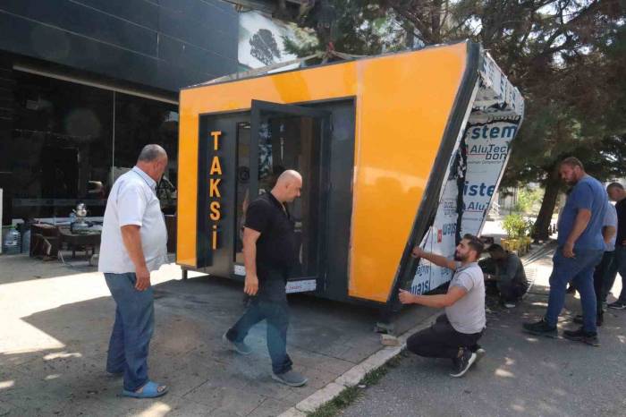 Taksi Durakları Yenileniyor