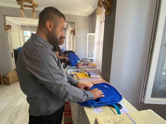 Elazığ’da Örnek ‘Eğitim’ Çalışması: Bin 500 Öğrenciye Kırtasiye Yardımı