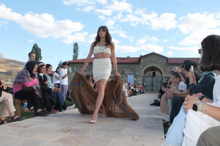 Harman Sonu Programı Renkli Görüntülere Sahne Oldu