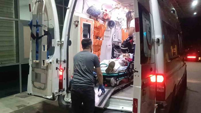 İki Grup Arasında Bıçaklı Kavga: 1 Yaralı