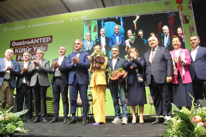 Bakan Ersoy: "Şehirlerimiz Gastronomide Denizde Yüzüp Derede Boğuluyor"