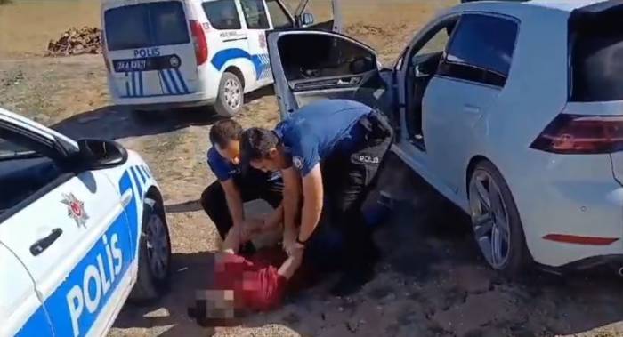 Oto Hırsızı Önce Güvenlik Kamerasına Ardından Polise Yakalandı