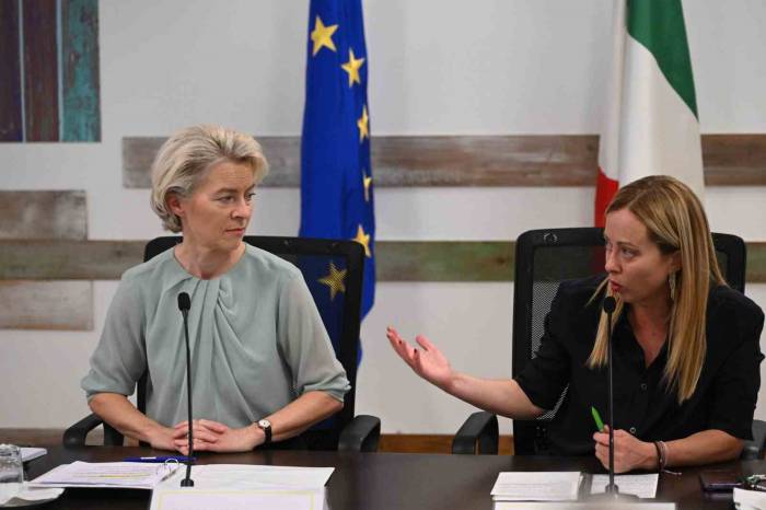 Ab Komisyonu Başkanı Leyen İtalya’nın Lampedusa Adası’nı Ziyaret Etti