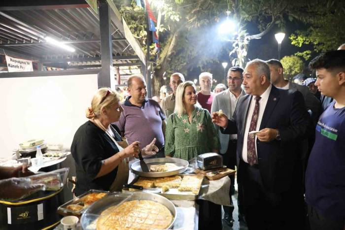 Ak Parti İl Başkanı Çetin Gastroantep Stantlarını Gezdi