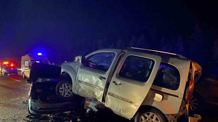 Anadolu Otoyolu’nda Zincirleme Kazada 11 Araç Birbirine Girdi: 6 Yaralı
