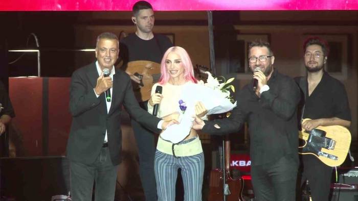 8. Ataşehir Kardeş Kültürlerin Festivali Coşkuyla Başladı