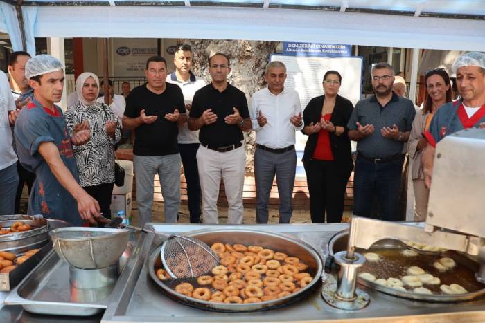 Başvekil Adnan Menderes, Demokrasi Çınarı Altında Anıldı