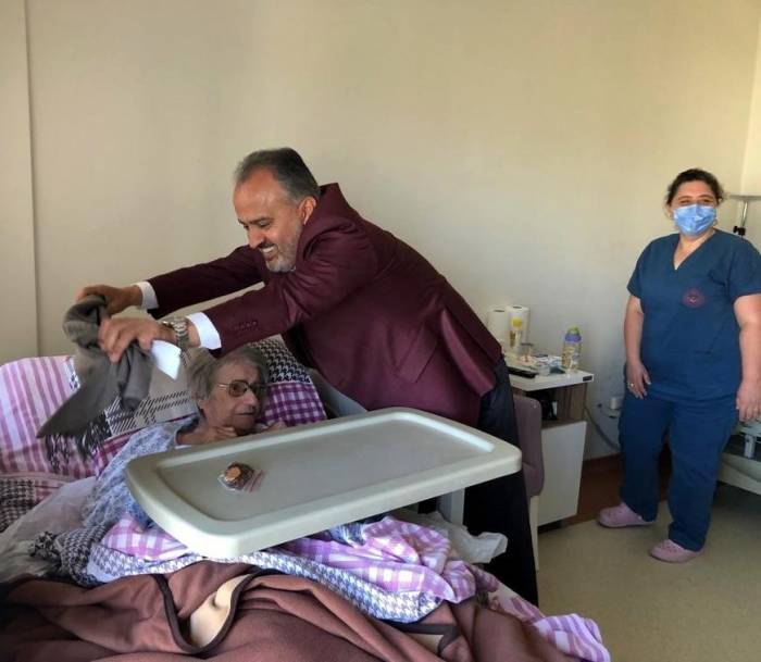 Başkan Aktaş’tan Sayide Teyzeye Sürpriz Ziyaret