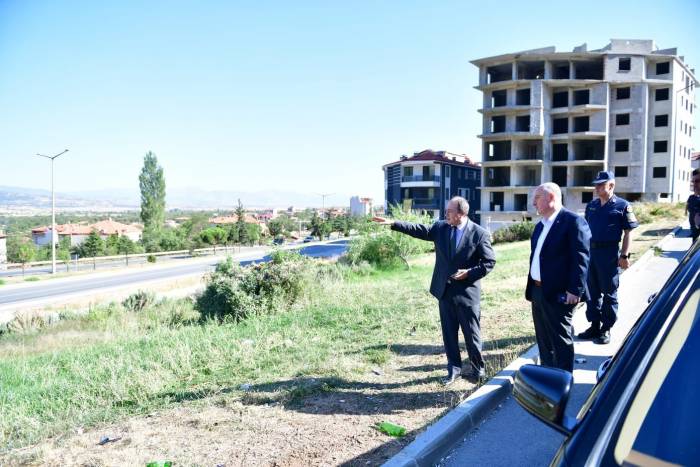 Vali Coşkun, Sabıkalı Kavşakta İncelemelerde Bulundu