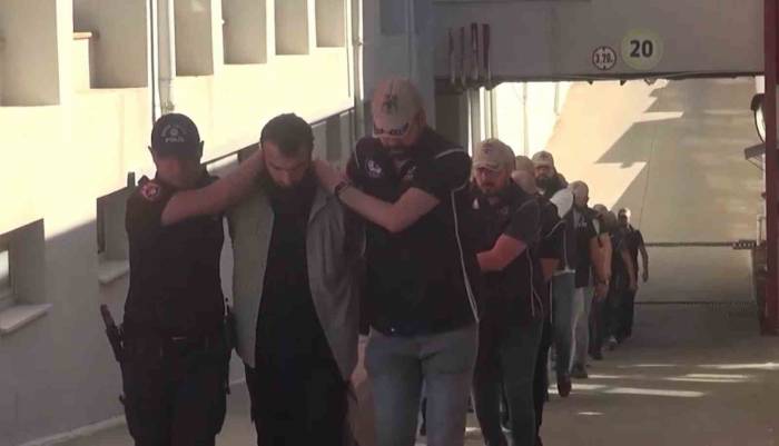 Adana’da Deaş’e Yönelik Operasyonda 17 Terör Örgütü Mensubu Yakalandı