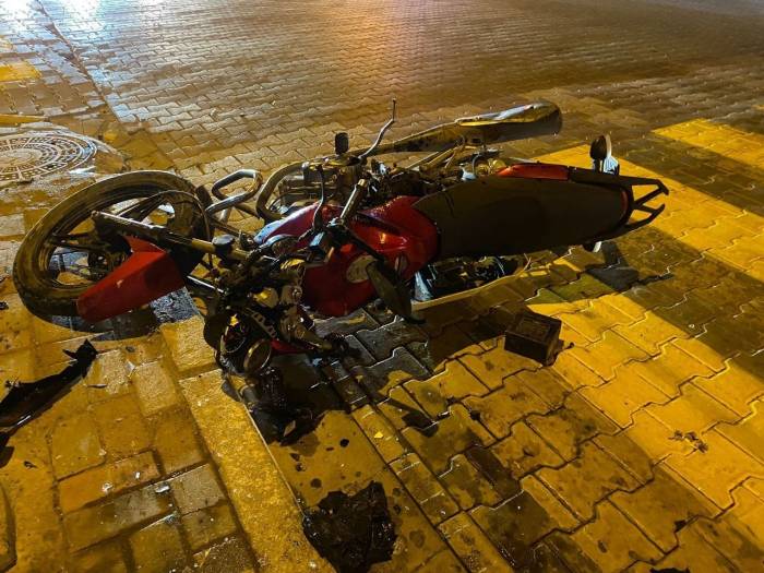 Gönen’de Motosiklet İle Otomobil Çarpıştı: 1 Yaralı