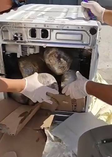 Çamaşır Makinesinden Uyuşturucu Çıktı