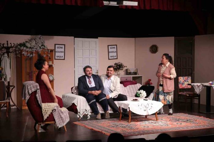 Merkezefendi Kent Tiyatrosu Kaldığı Yerden Devam Etti