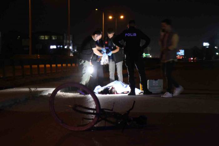 Otomobil İle Çarpışan Bisiklet Sürücüsü Olay Yerinde Hayatını Kaybetti